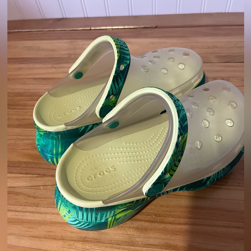 CROCS Classic Bae Platform Translucent Tropical S… - image 6
